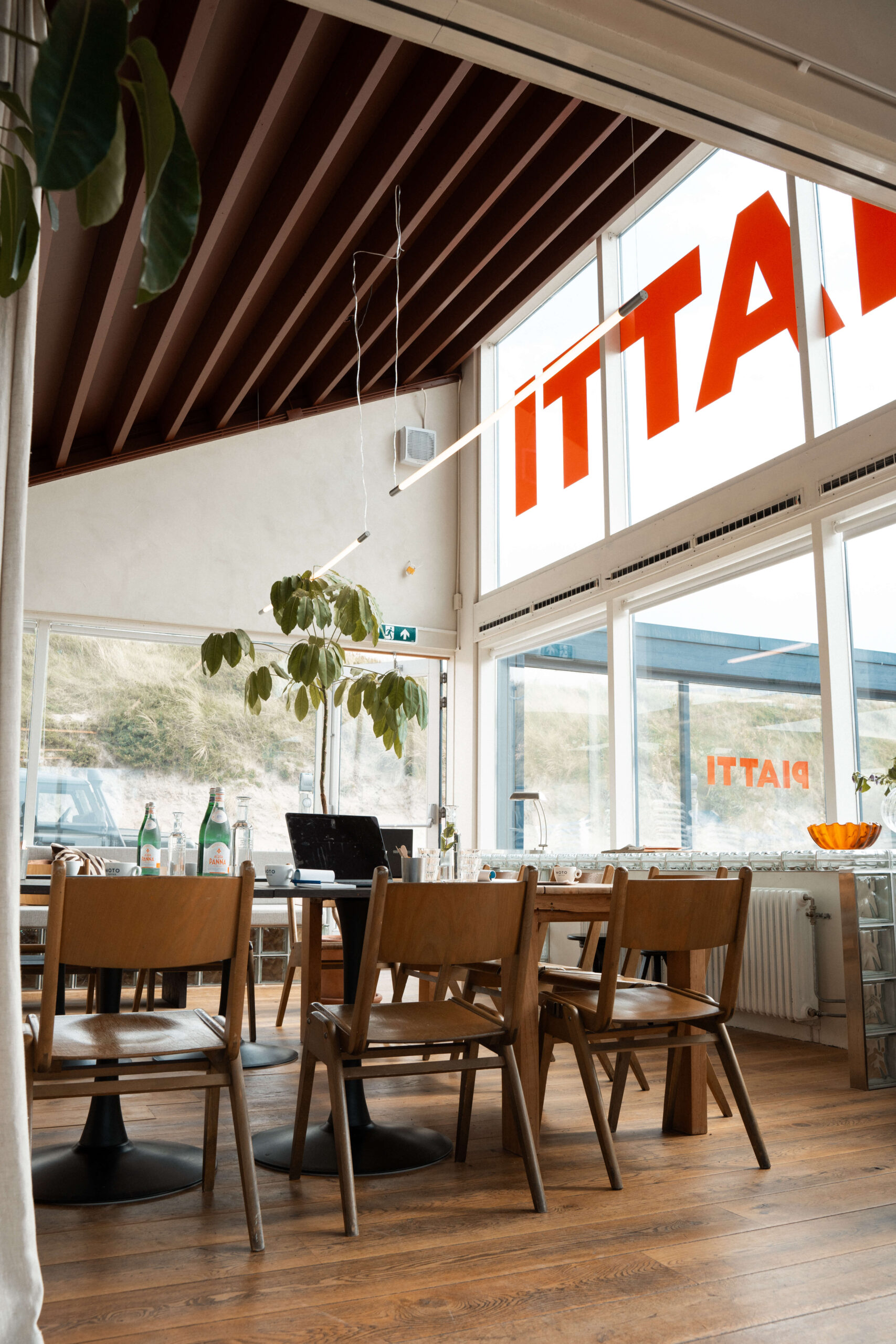 Foto van de herenkamer van Piatti